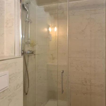 Parisien 20m2 En Face Du Musee Grevin - 2p 아파트 파리