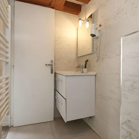 Parisien 20m2 En Face Du Musee Grevin - 2p 아파트 *